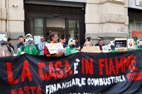 Fridays for future, la protesta contro le banche è ispirata alla Casa di carta
