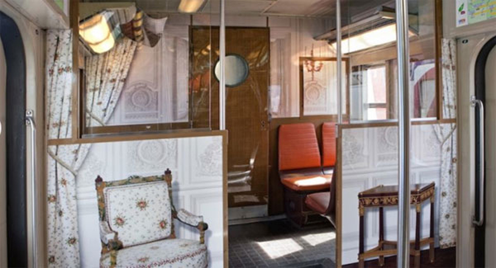 Il treno per Versailles trasformato in reggia