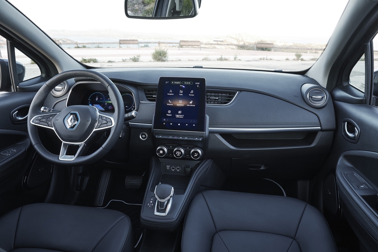 Fra le novità sulla nuova Renault Zoe il display centrale da 9,3 pollici touchscreen, da cui accedere a tutte le funzioni di bordo, dal clima alla radio fino a tutte le funzioni connesse. © Renault