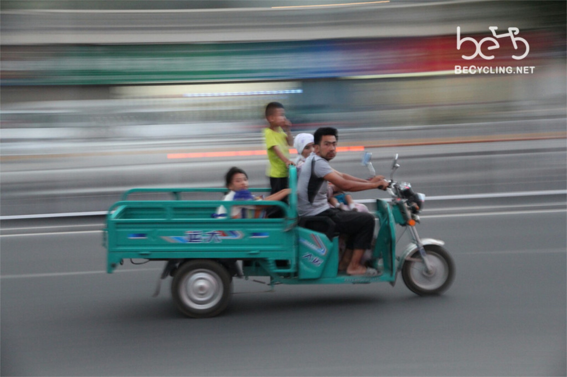 Taxi motoretta BecYcling Cina