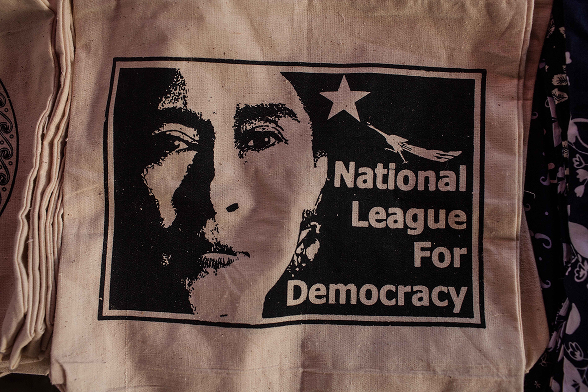 2015 Myanmar elections. Aung San Suu Kyi's party wins absolute majority