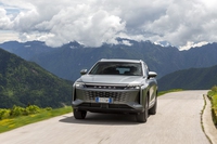Ai dazi Ue contro le auto elettriche la Cina risponde con ibride sempre più efficienti. L’ultimo caso la Omoda 9