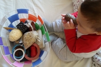 Montessori: 5 DIY toys made of recycled materials