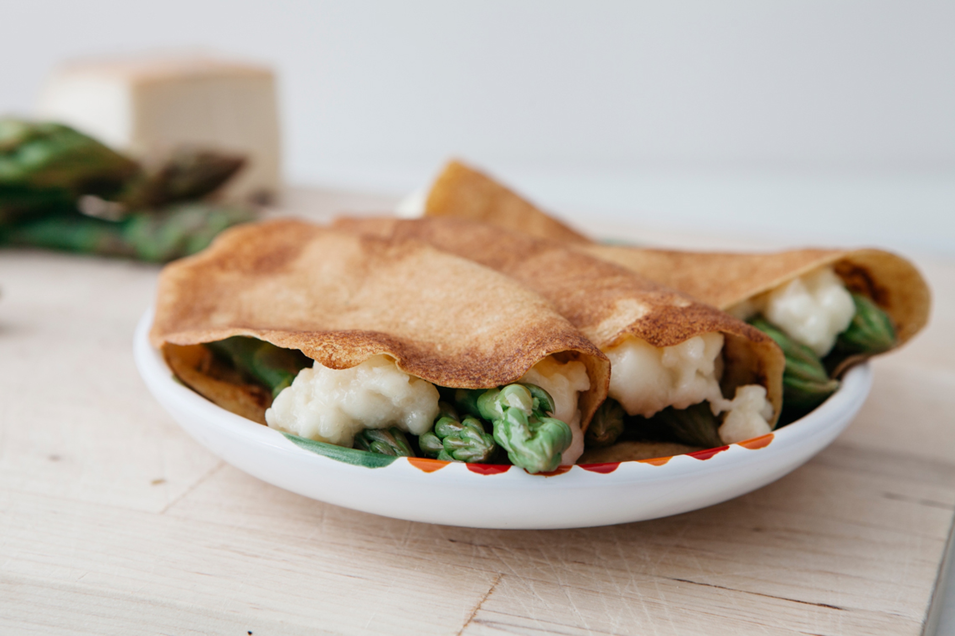 Crepes con asparagi e taleggio