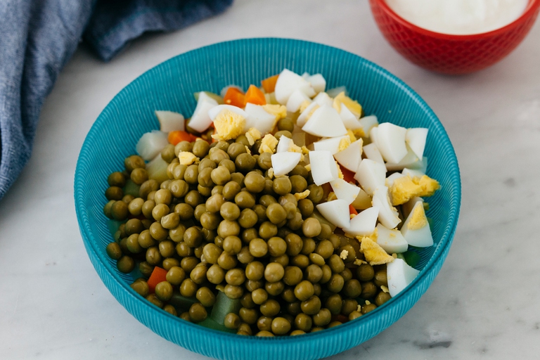 Insalata russa leggera con lo yogurt