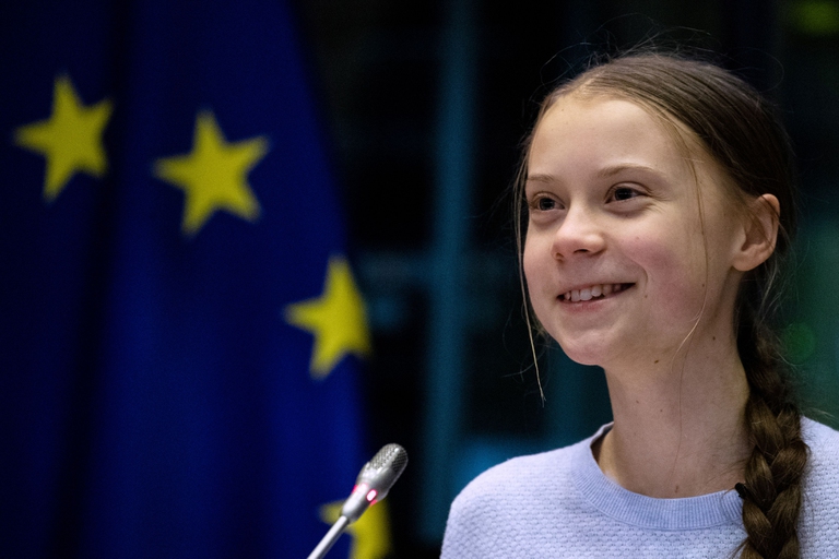 Primo piano di Greta Thunberg al Parlamento europeo