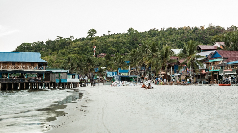 Una spiaggia di Sihanoukville in Cambogia