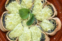 Girelle spinaci e ricotta gratinate con pesto e prescinsöa, la ricetta