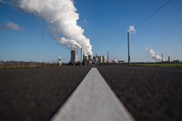 Le emissioni di CO2 del settore elettrico europeo calano del 12% in un anno. Non era mai accaduto dal 1990