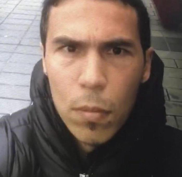 selfie attentatore istanbul