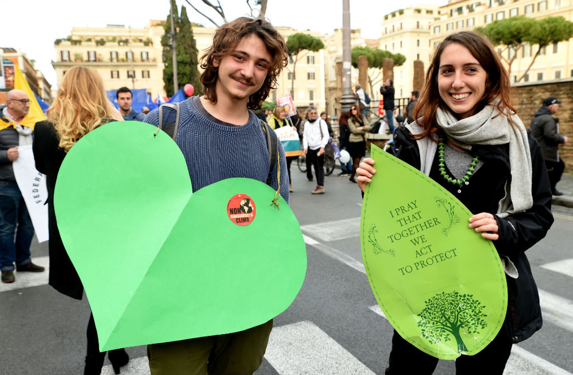 Marcia per il clima. Le immagini dei 15 mila a Roma