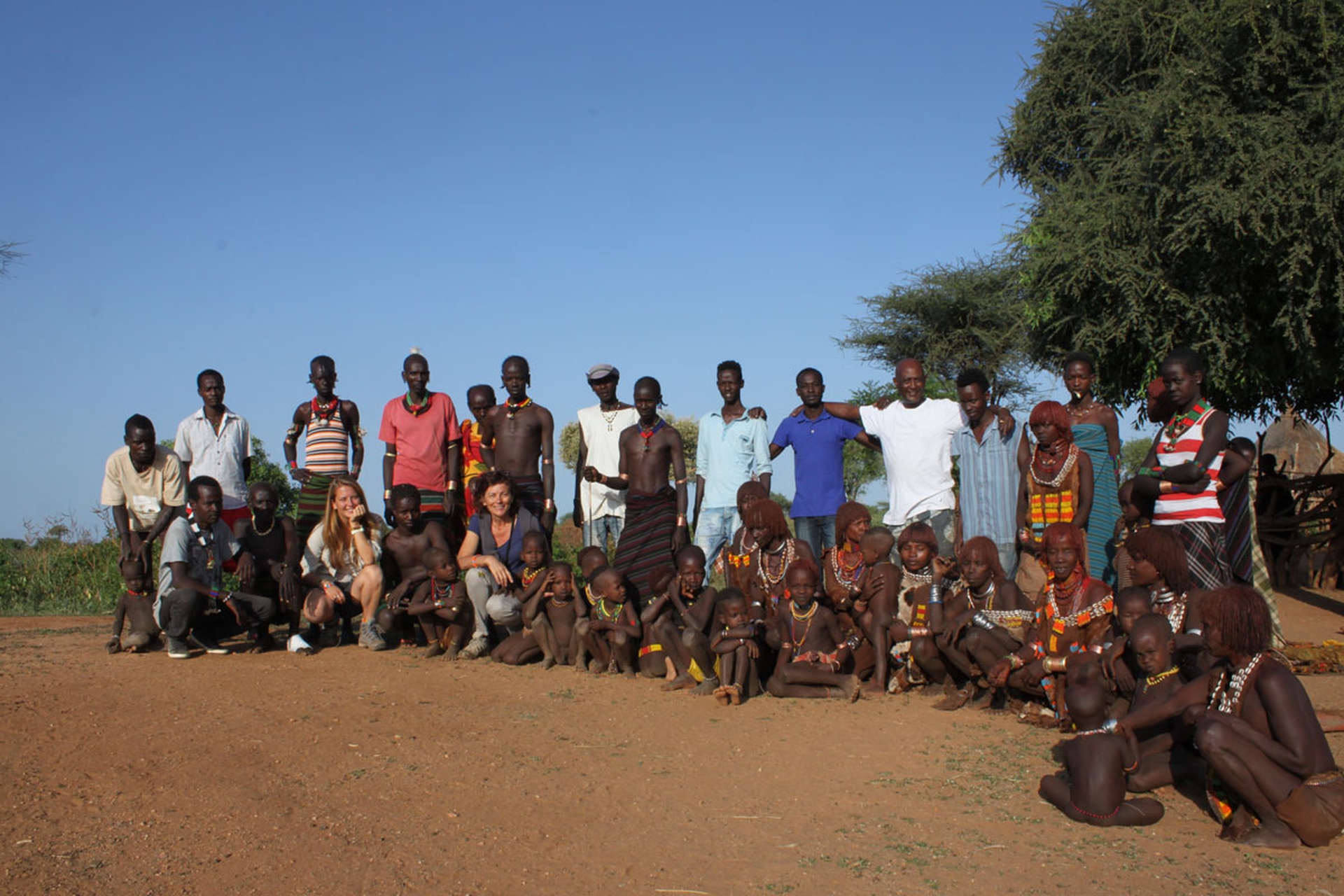 Un gruppo di turisti, Valle dell'Omo