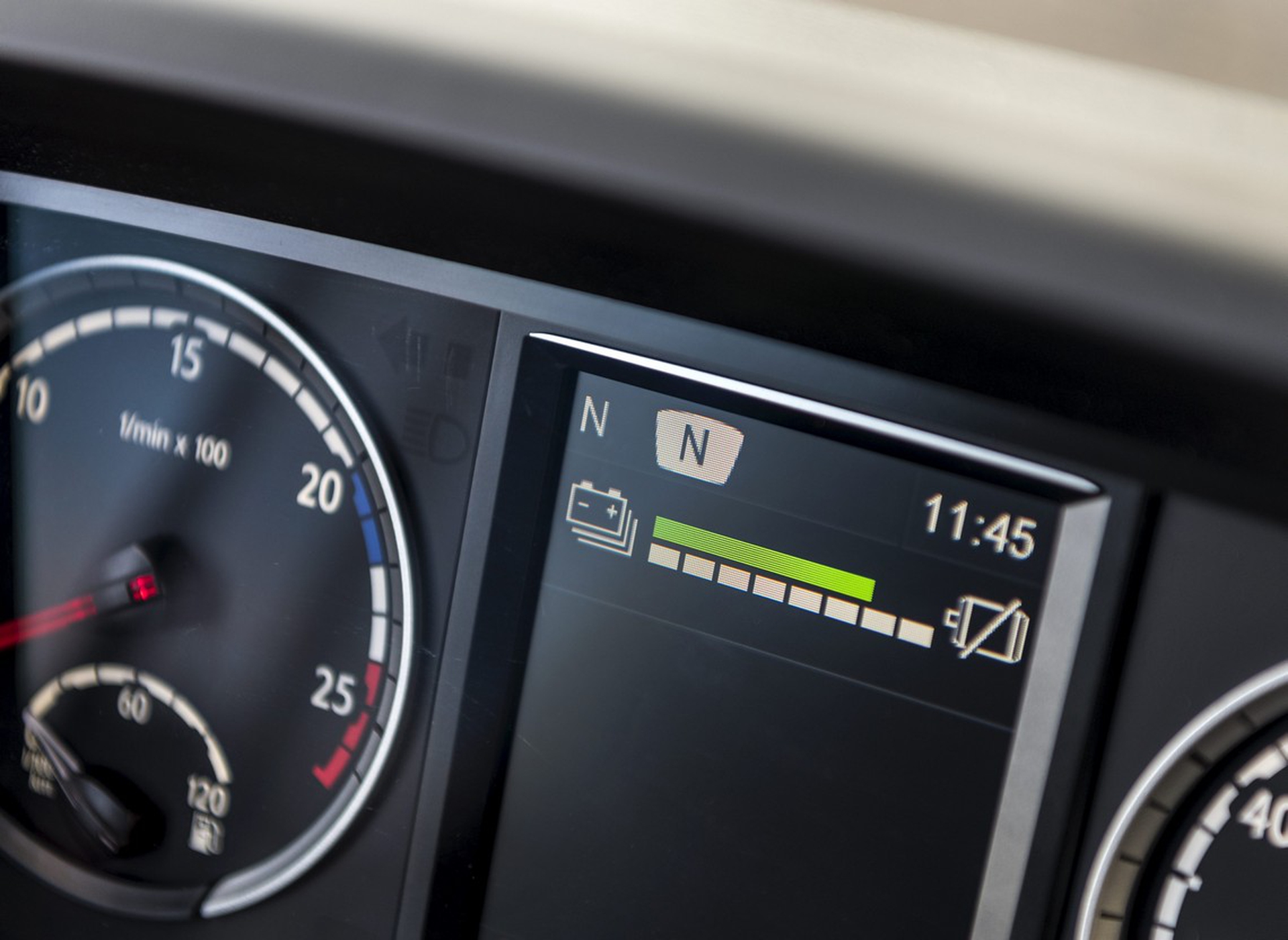 L’autobus del futuro è ibrido e si ricarica wireless