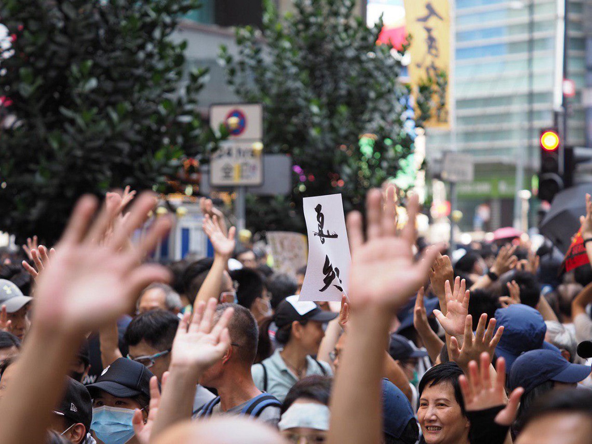 A flyer amid the crowd, saying _conscience_ in Chinese. (Demosisto)