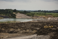 Indonesia, dove le miniere abbandonate diventano trappole