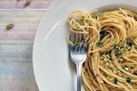 Spaghetti con granella di pistacchio