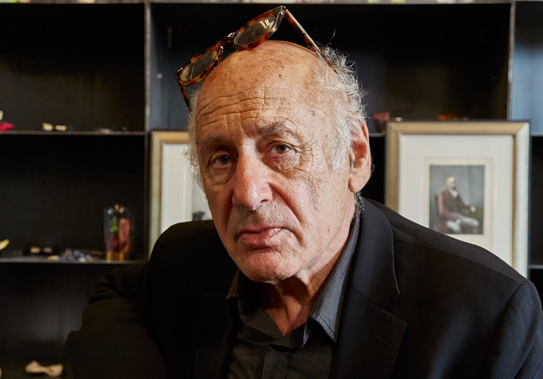 Michael Nyman in posa alla Manifattura Tabacchi