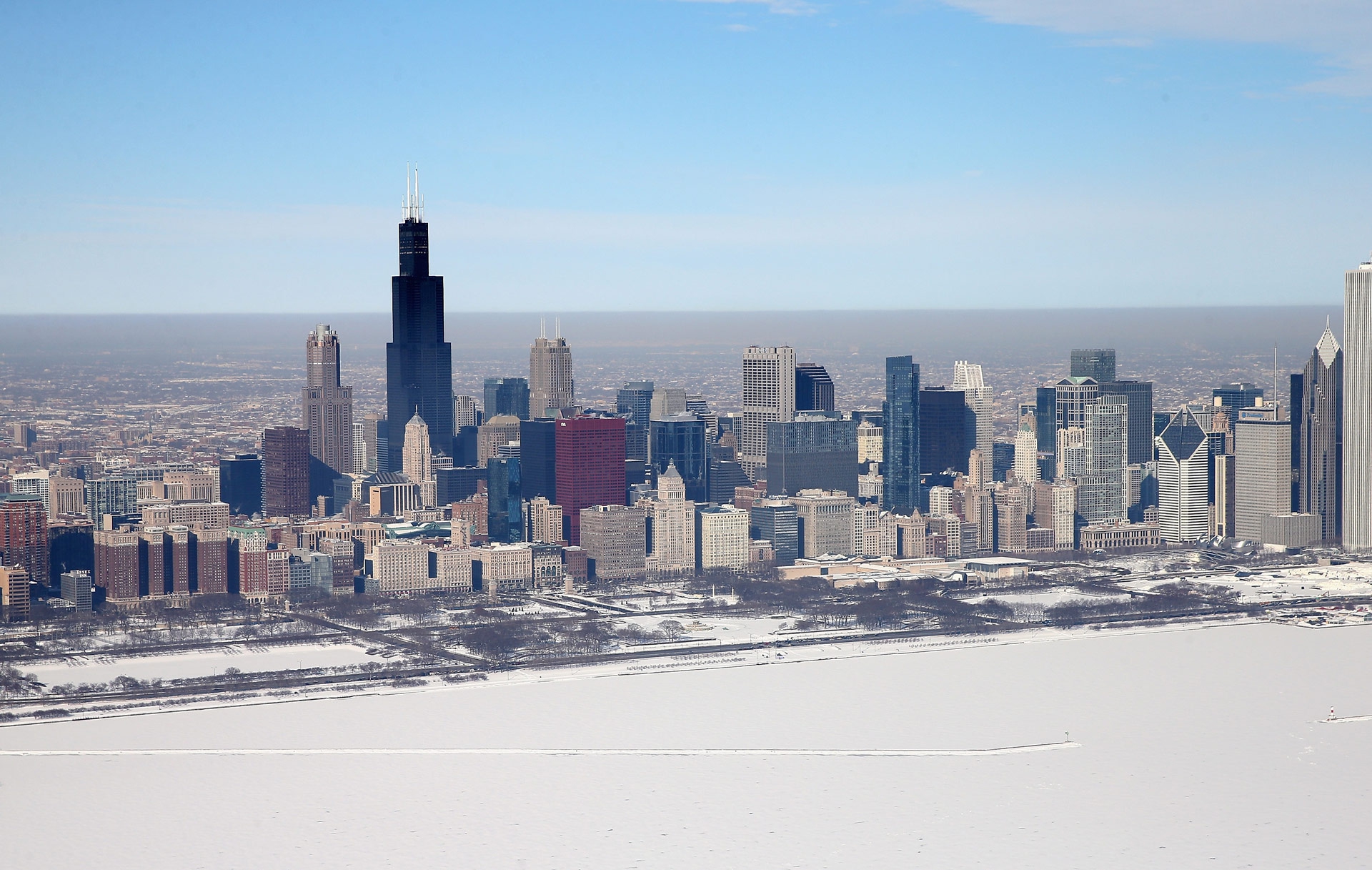 Chicago e il lago Michigan ghiacciato