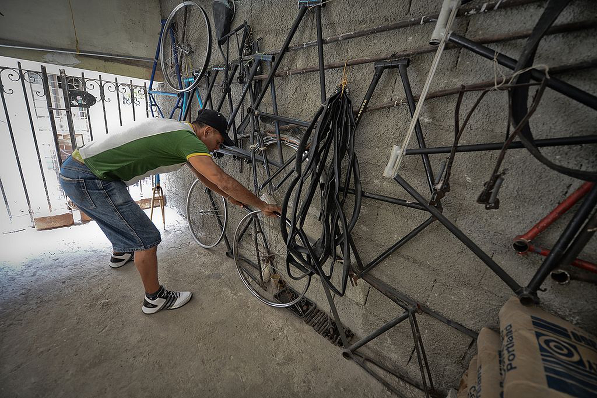 L'officina di Felix: tutto per la sua bici da record