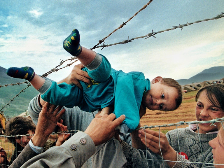 1999, Carol Guzy. Rifugiati del Kosovo