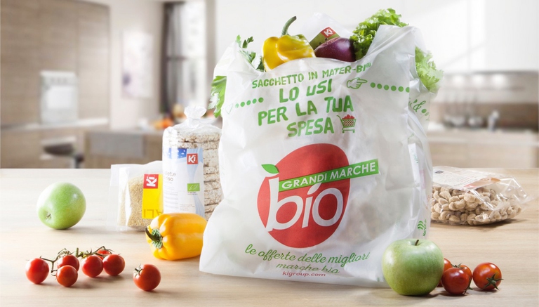 Sacchetti biodegradabili al supermercato, ora si possono portare da casa