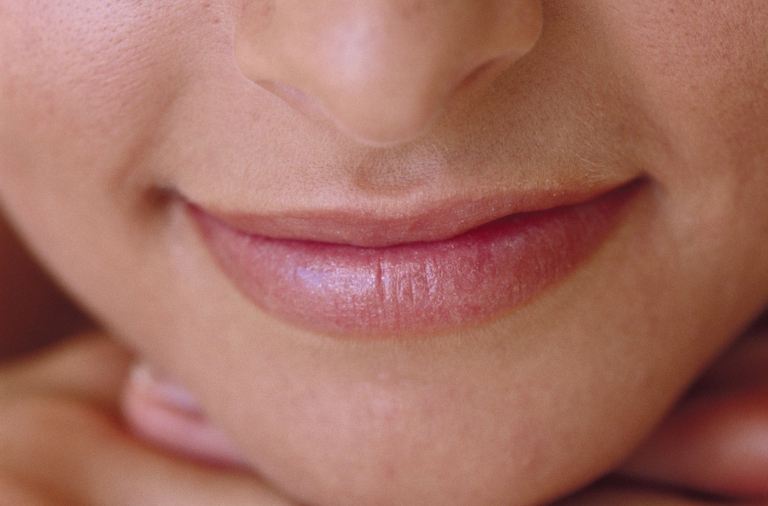 olio di mandorle dolci labbra