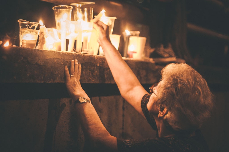Venezuelans light candles for Neomar Lander, a 17-year-old killed on June 8 during a clash of police and protesters in Caracas, Venezuela. © Enphoque