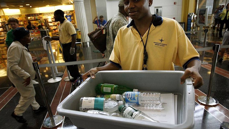 Bottiglie di plastica in aeroporto