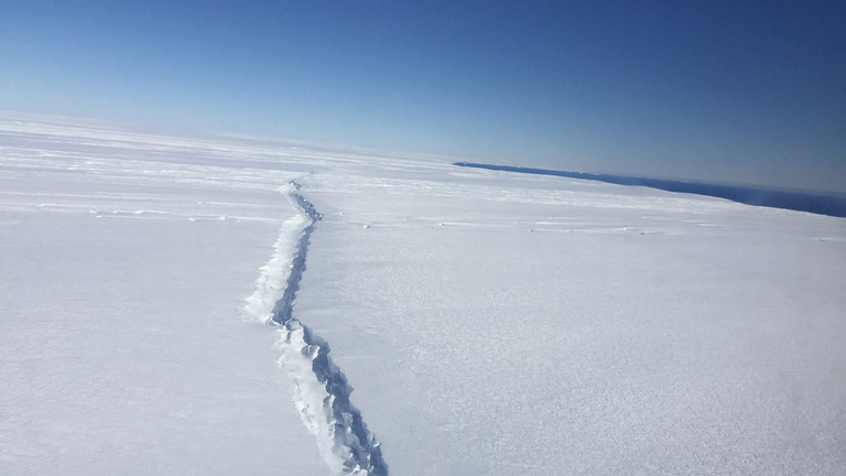 L'iceberg alla fine si è staccato dalla penisola antartica, in particolare dalla piattaforma Larsen C