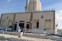 Bombe e spari sui fedeli in una moschea in Egitto: arriva a 305 il numero delle vittime