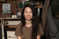 Chi è Chloé Zhao, la regista premio Oscar per Nomadland