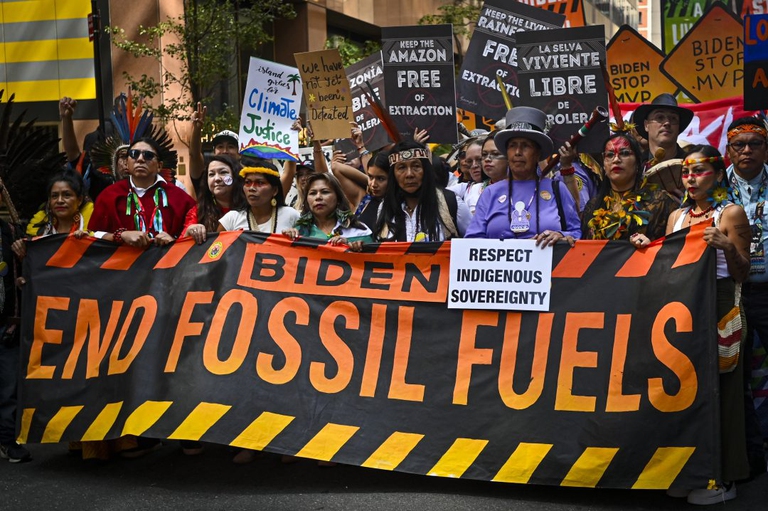 La marcia contro i combustibili fossili a New York