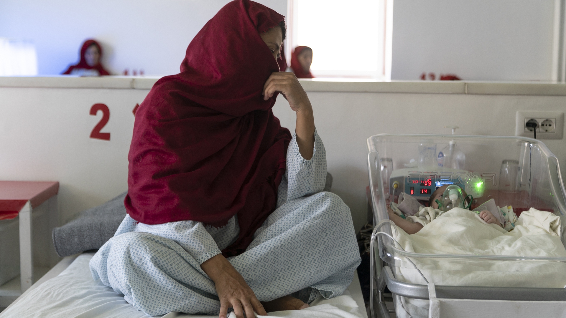 Una paziente del centro di maternità di emergency