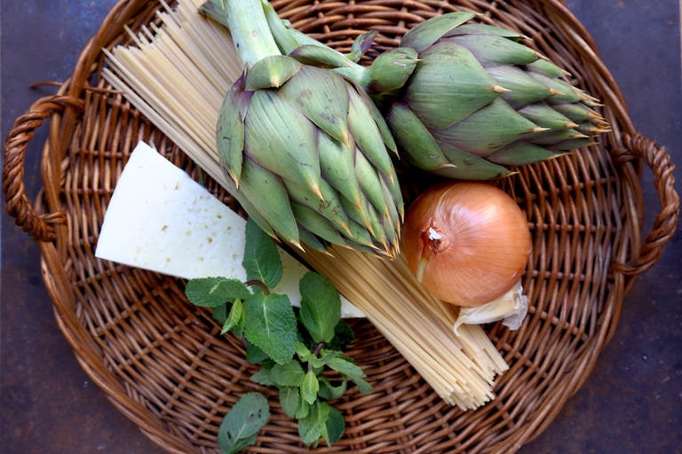 Spaghetti cacio e carciofi