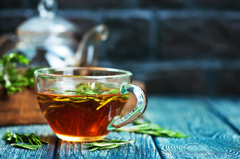 Le tisane drenanti sono da sempre un valido aiuto © ingimage