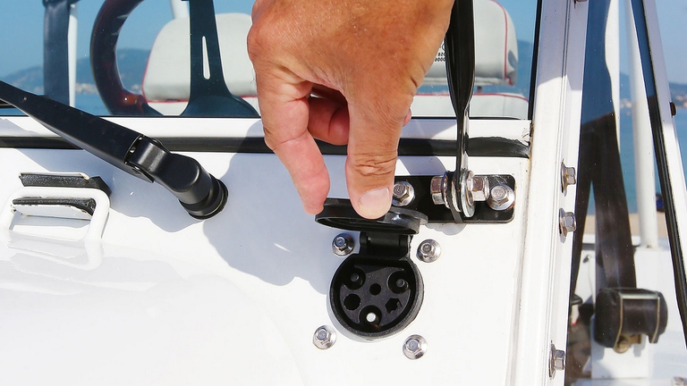 La Moke EV può essere ricaricata ovunque grazie a una semplice presa elettrica