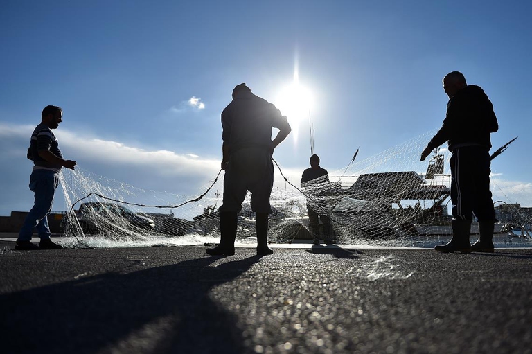 Pescatori italiani al lavoro. Foto di Tullio M. Puglia/Getty Images