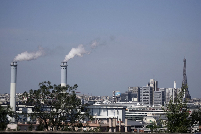 Fabbriche che immettono CO2 in atmosfera