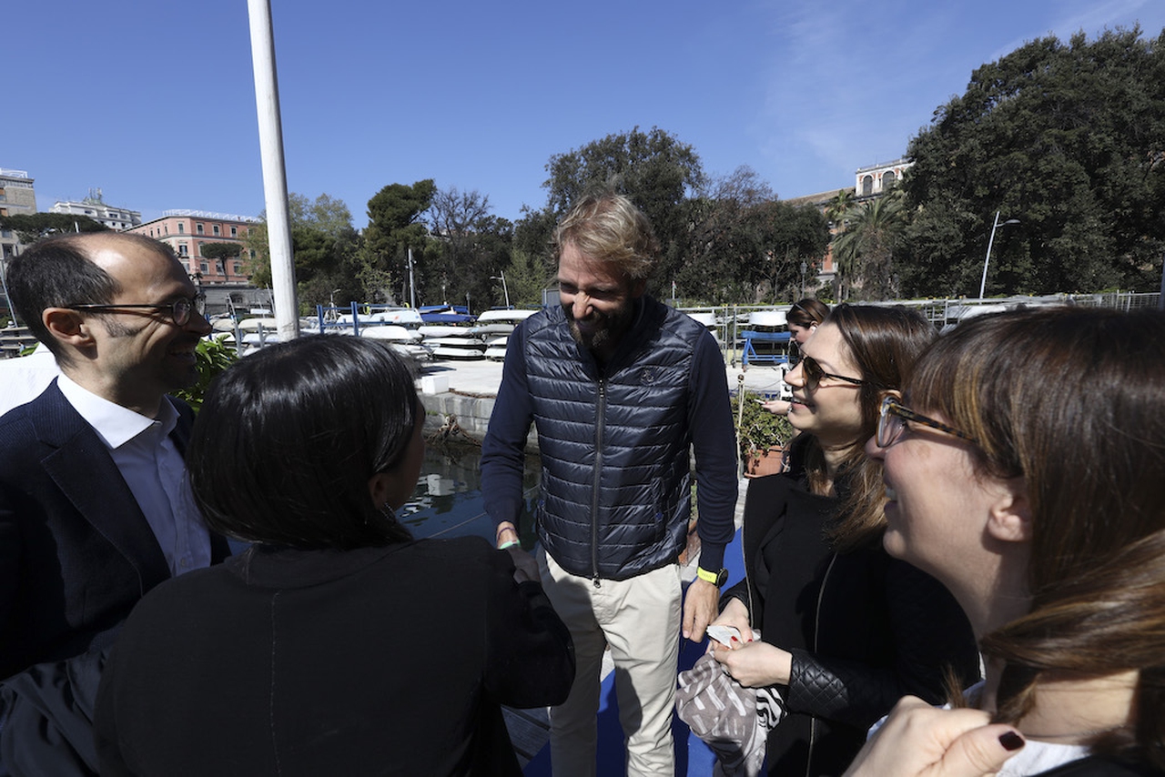 The LifeGate PlasticLess Seabin reaches Athens and Milan, thanks to KLM