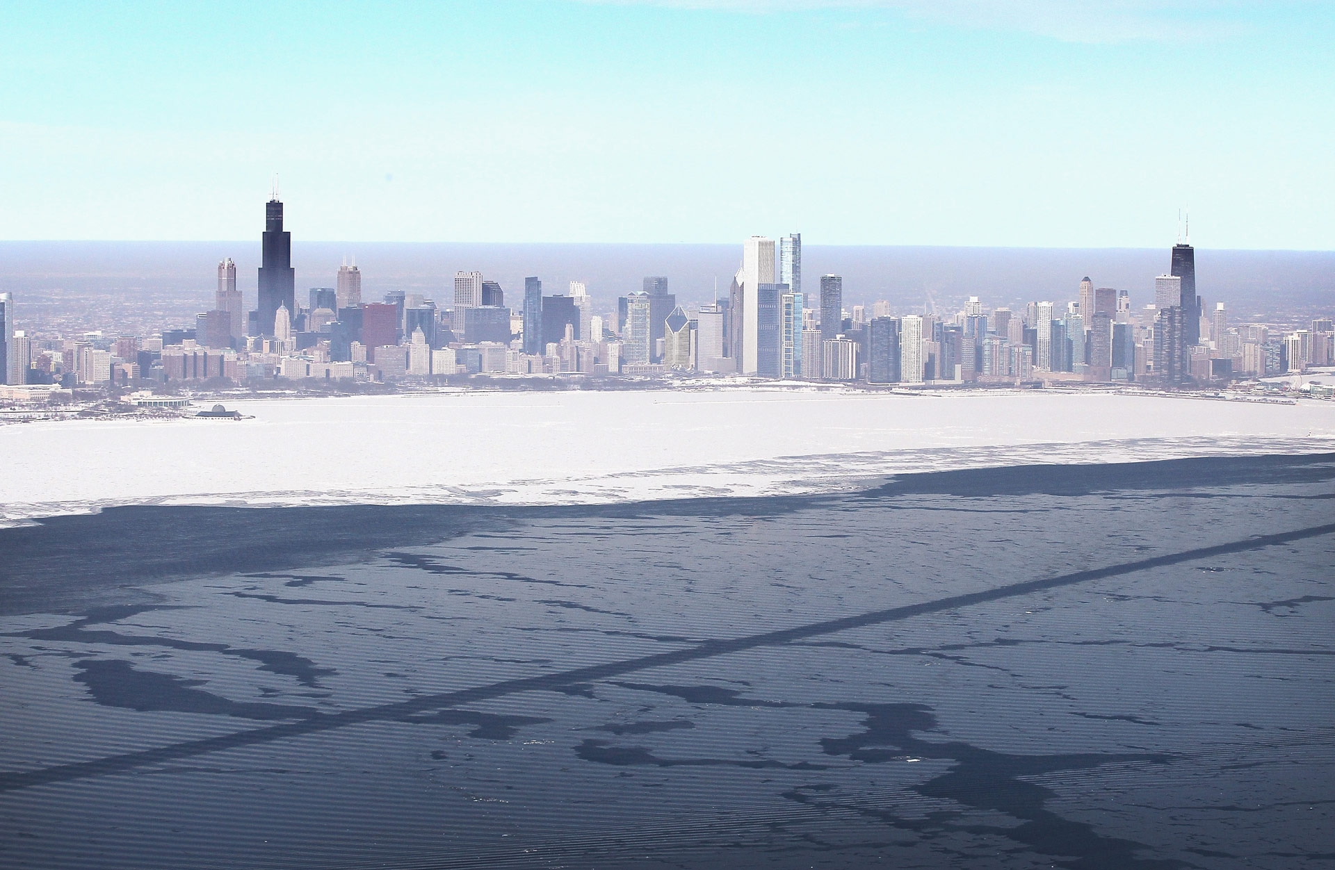 Chicago e il lago Michigan ghiacciato