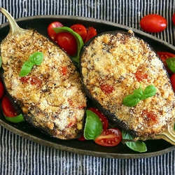 Melanzane ripiene con ricotta salata, pecorino, pomodorini © Beatrice Spagoni