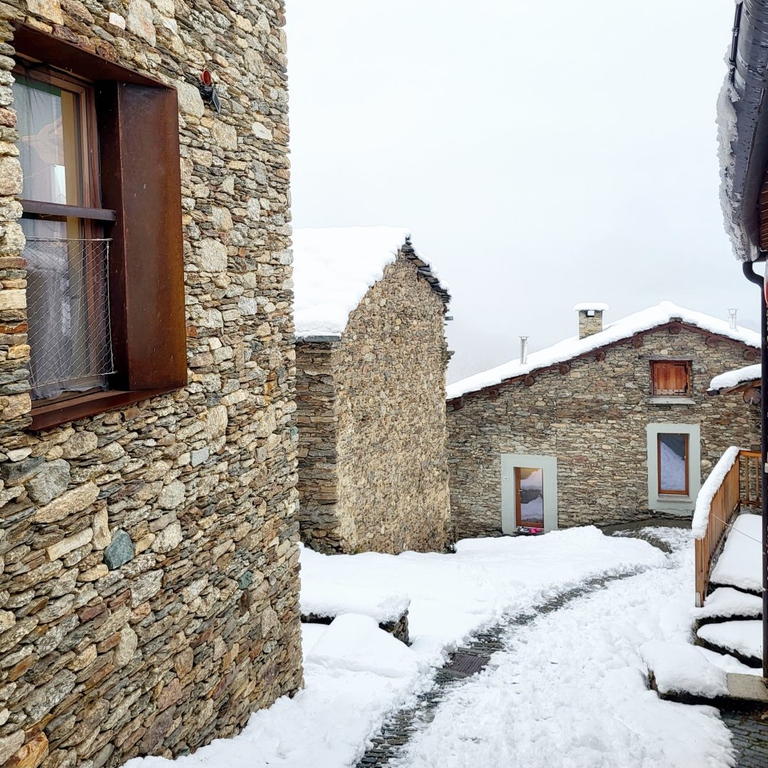 Ostana, il borgo montano nel Parco del Monviso