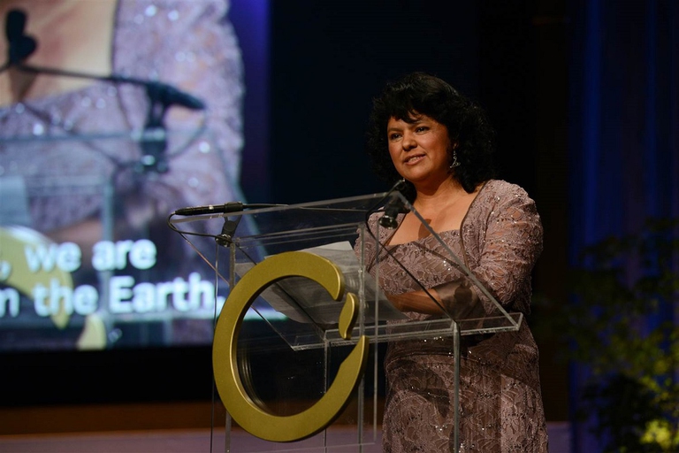 Berta Caceres premiata con il Goldman Prize