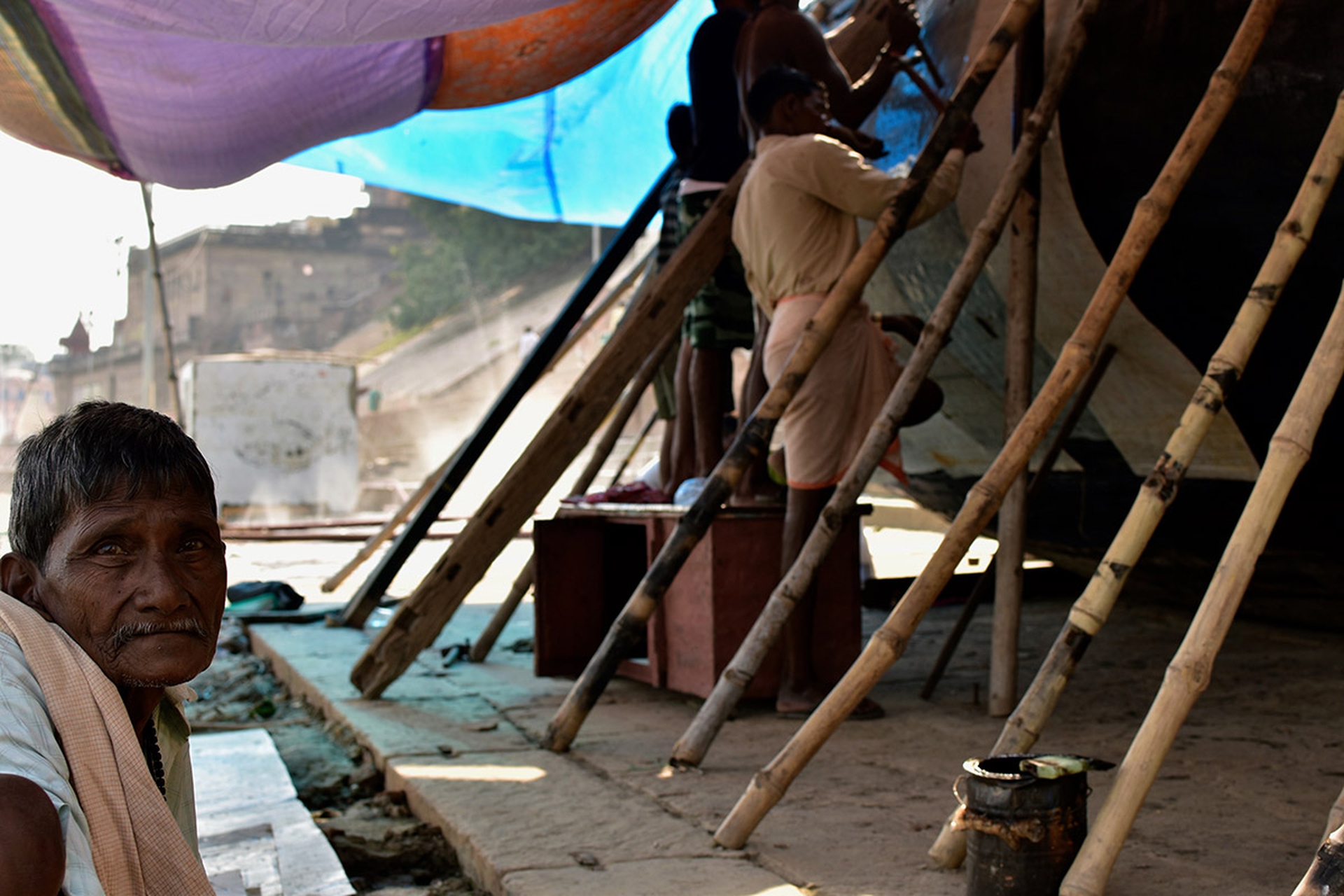 Le barche per i turisti sul Gange