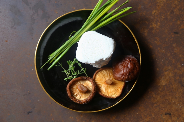 funghi shiitake grigliati con caprino