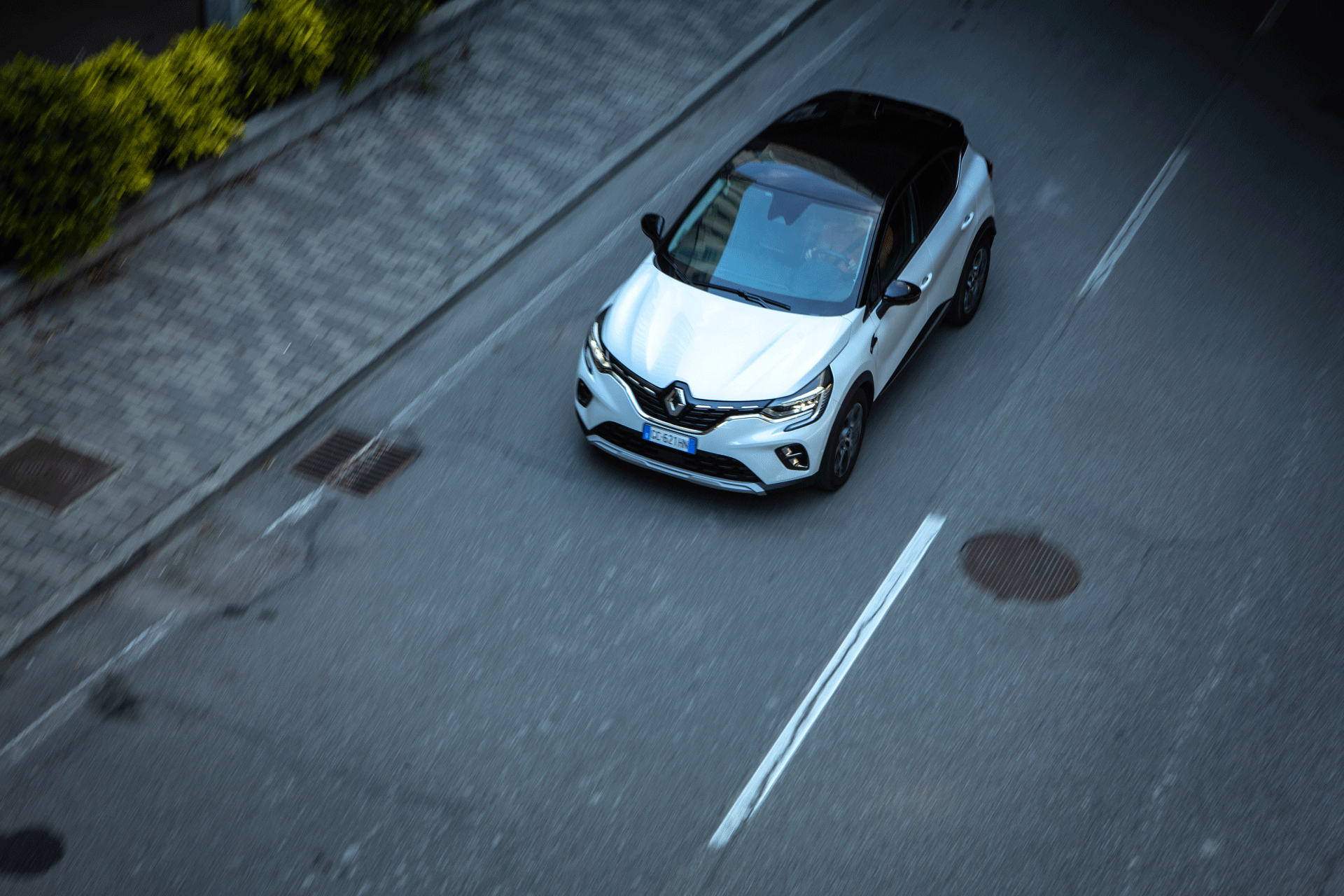 Captur-plug-in-hybrid.2-gif