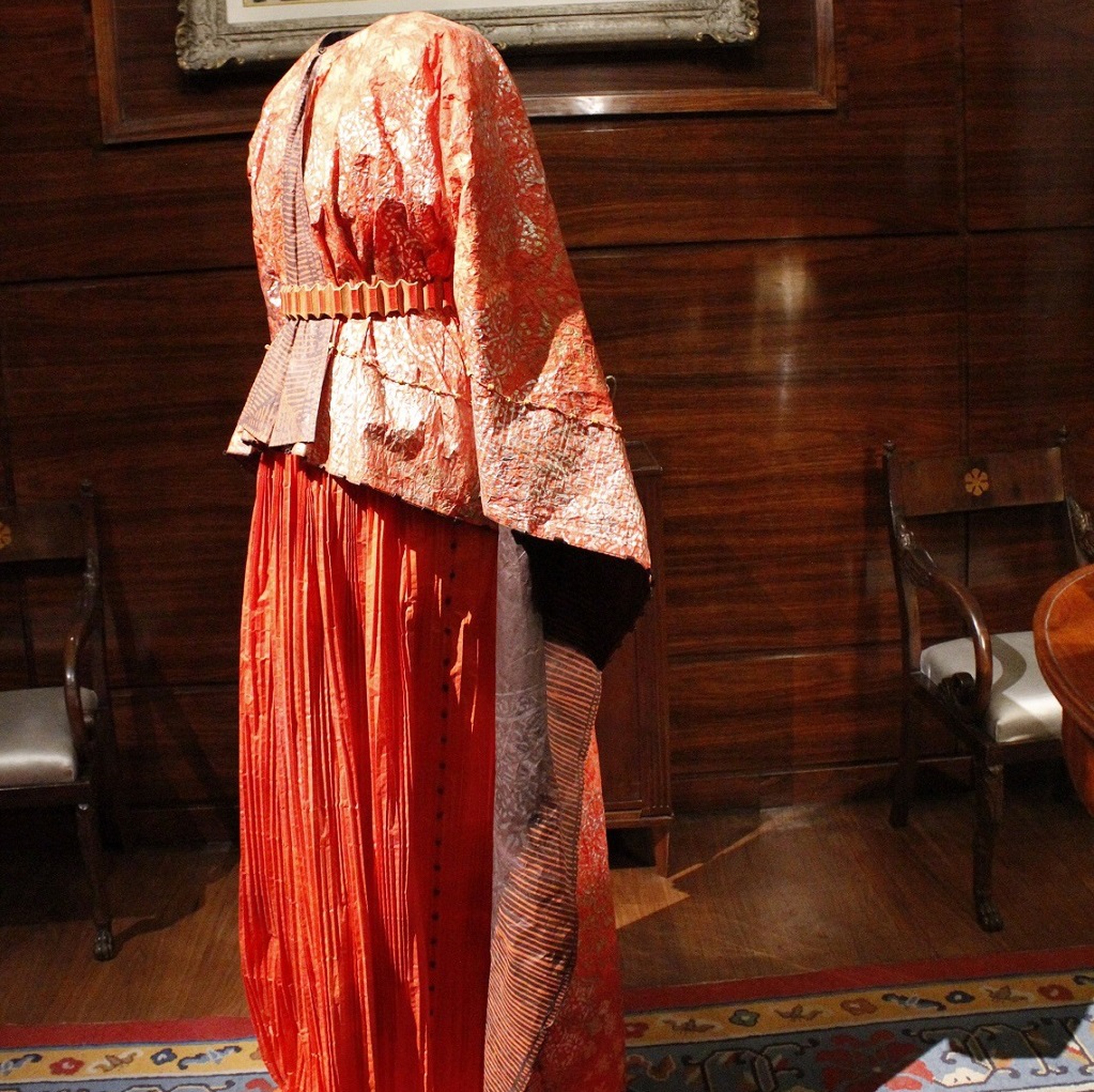 La collezione di abiti in carta alla Villa Necchi Campiglio