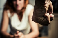 Orfani di femminicidio, approvata la legge che li tutela