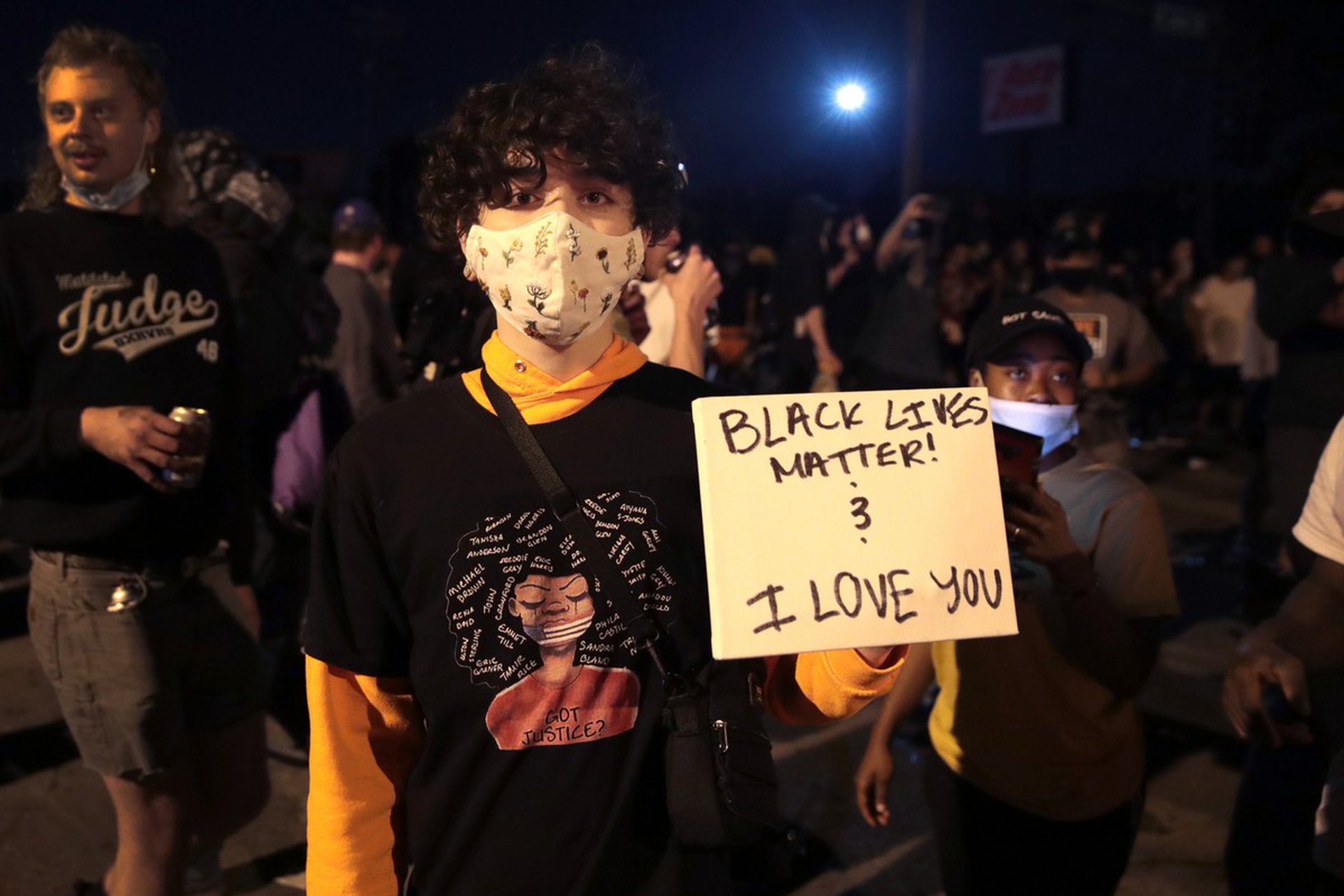 Le proteste per George Floyd, ucciso dalla polizia a Minneapolis