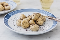 Gnocchi di ricotta, alghe e shiso
